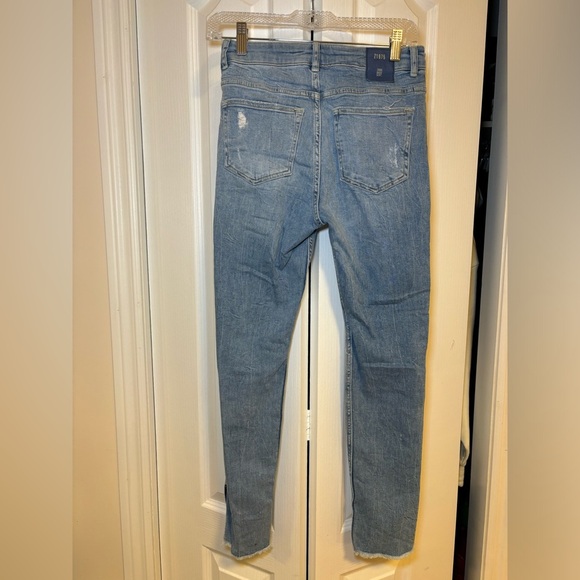 Zara - Skinny Jeans With A Cut at the Battom - Picture 2 of 11